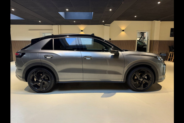 Volkswagen T-Roc 1.5 eTsi R-Line First Edition|Pano|Matrix|Keyless|H&K|HUD|360|