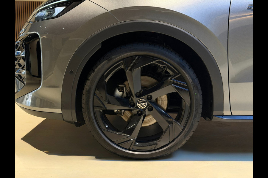 Volkswagen T-Roc 1.5 eTsi R-Line First Edition|Pano|Matrix|Keyless|H&K|HUD|360|
