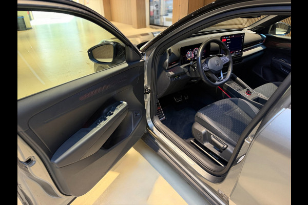 Volkswagen T-Roc 1.5 eTsi R-Line First Edition|Pano|Matrix|Keyless|H&K|HUD|360|