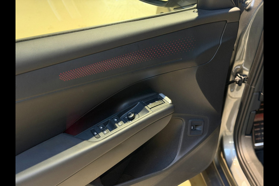 Volkswagen T-Roc 1.5 eTsi R-Line First Edition|Pano|Matrix|Keyless|H&K|HUD|360|