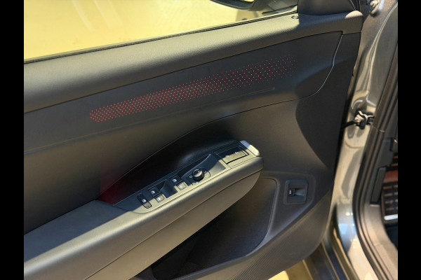 Volkswagen T-Roc 1.5 eTsi R-Line First Edition|Pano|Matrix|Keyless|H&K|HUD|360|