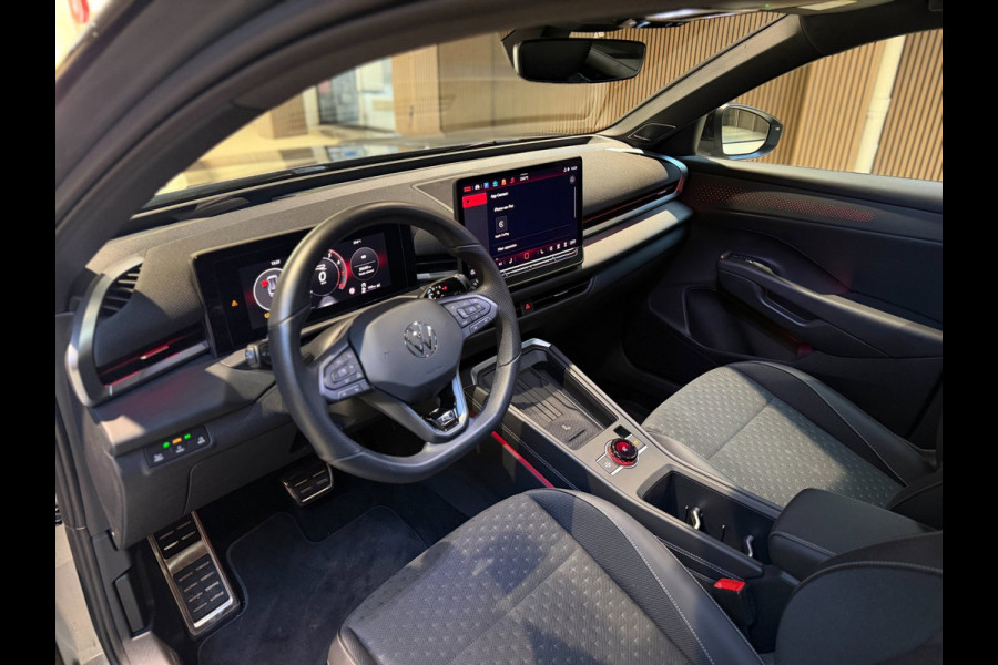 Volkswagen T-Roc 1.5 eTsi R-Line First Edition|Pano|Matrix|Keyless|H&K|HUD|360|