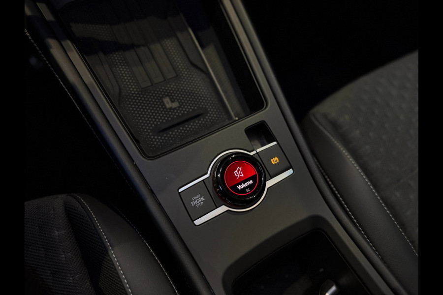 Volkswagen T-Roc 1.5 eTsi R-Line First Edition|Pano|Matrix|Keyless|H&K|HUD|360|