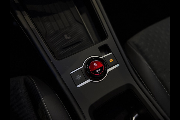 Volkswagen T-Roc 1.5 eTsi R-Line First Edition|Pano|Matrix|Keyless|H&K|HUD|360|