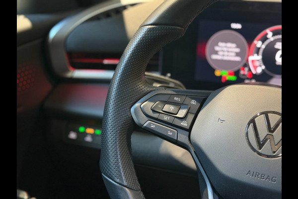 Volkswagen T-Roc 1.5 eTsi R-Line First Edition|Pano|Matrix|Keyless|H&K|HUD|360|
