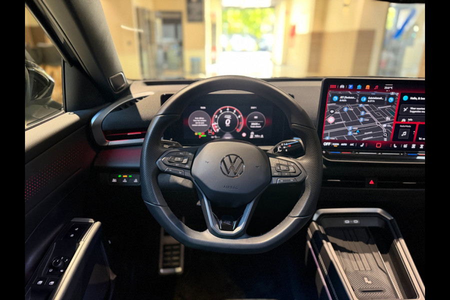Volkswagen T-Roc 1.5 eTsi R-Line First Edition|Pano|Matrix|Keyless|H&K|HUD|360|