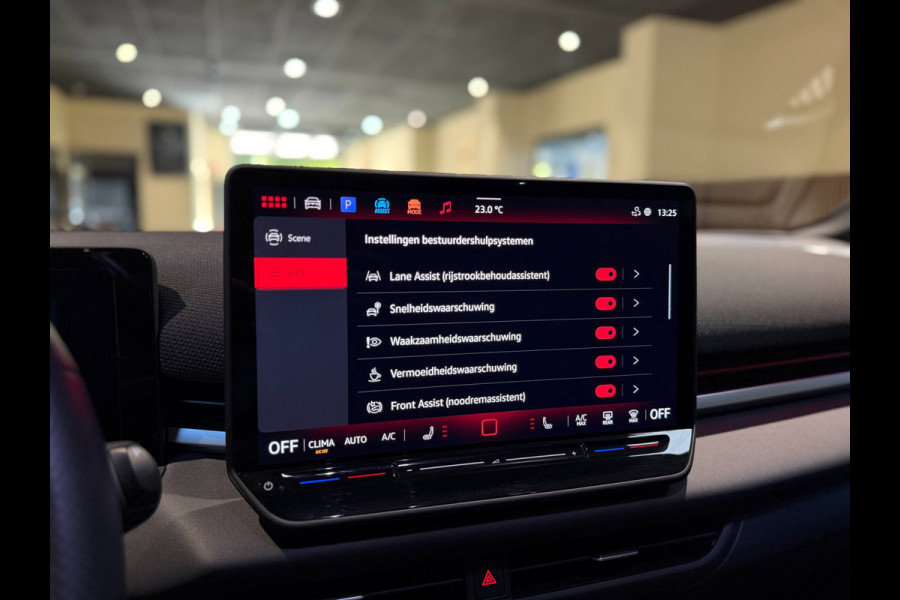 Volkswagen T-Roc 1.5 eTsi R-Line First Edition|Pano|Matrix|Keyless|H&K|HUD|360|