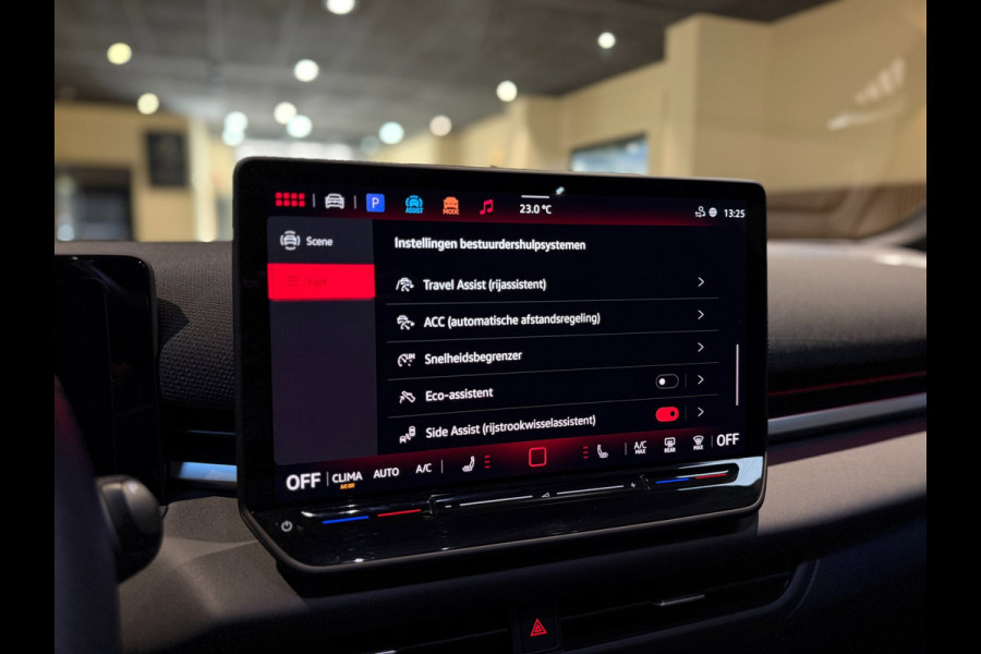 Volkswagen T-Roc 1.5 eTsi R-Line First Edition|Pano|Matrix|Keyless|H&K|HUD|360|
