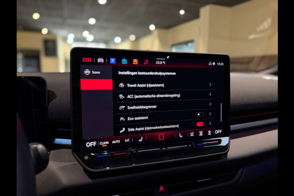 Volkswagen T-Roc 1.5 eTsi R-Line First Edition|Pano|Matrix|Keyless|H&K|HUD|360|
