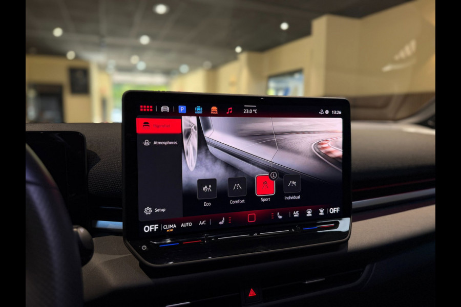 Volkswagen T-Roc 1.5 eTsi R-Line First Edition|Pano|Matrix|Keyless|H&K|HUD|360|