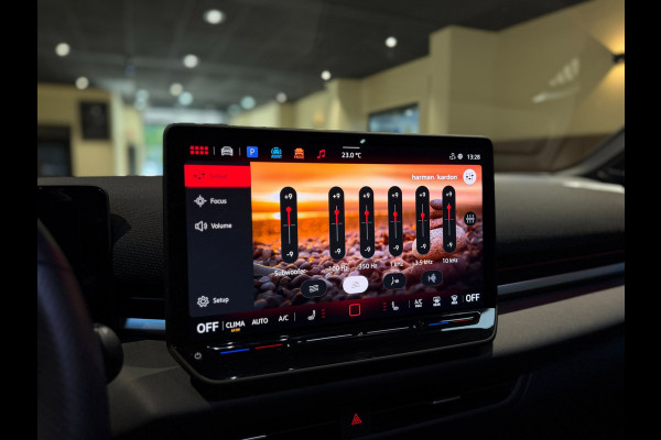 Volkswagen T-Roc 1.5 eTsi R-Line First Edition|Pano|Matrix|Keyless|H&K|HUD|360|