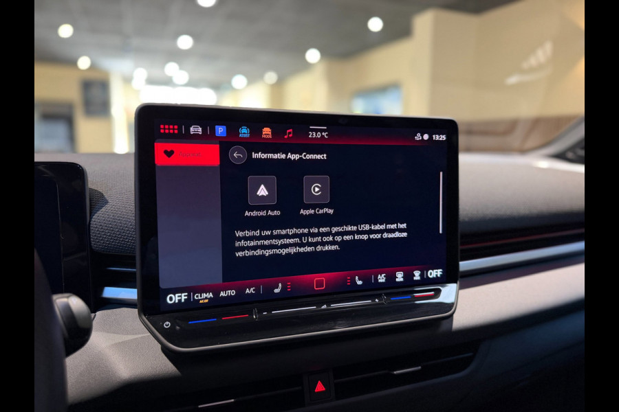 Volkswagen T-Roc 1.5 eTsi R-Line First Edition|Pano|Matrix|Keyless|H&K|HUD|360|