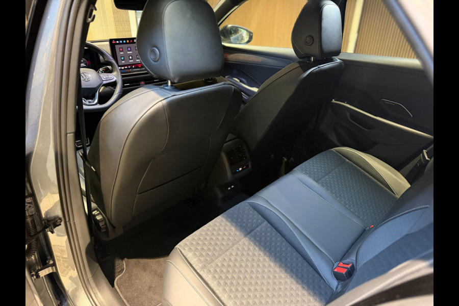Volkswagen T-Roc 1.5 eTsi R-Line First Edition|Pano|Matrix|Keyless|H&K|HUD|360|