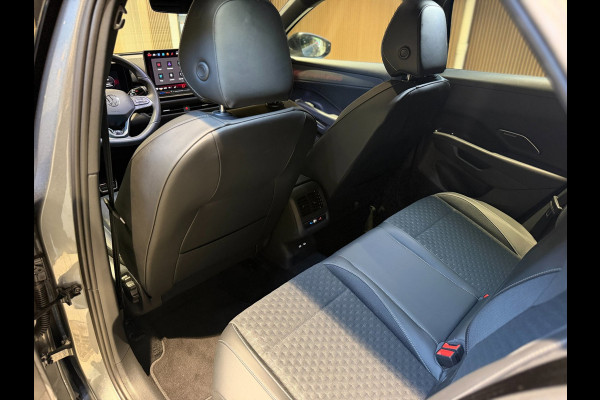 Volkswagen T-Roc 1.5 eTsi R-Line First Edition|Pano|Matrix|Keyless|H&K|HUD|360|