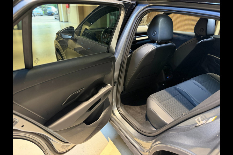 Volkswagen T-Roc 1.5 eTsi R-Line First Edition|Pano|Matrix|Keyless|H&K|HUD|360|