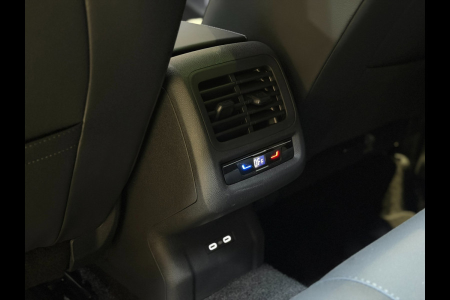 Volkswagen T-Roc 1.5 eTsi R-Line First Edition|Pano|Matrix|Keyless|H&K|HUD|360|