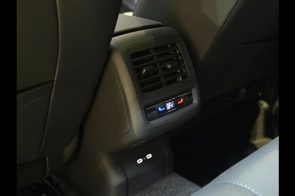Volkswagen T-Roc 1.5 eTsi R-Line First Edition|Pano|Matrix|Keyless|H&K|HUD|360|