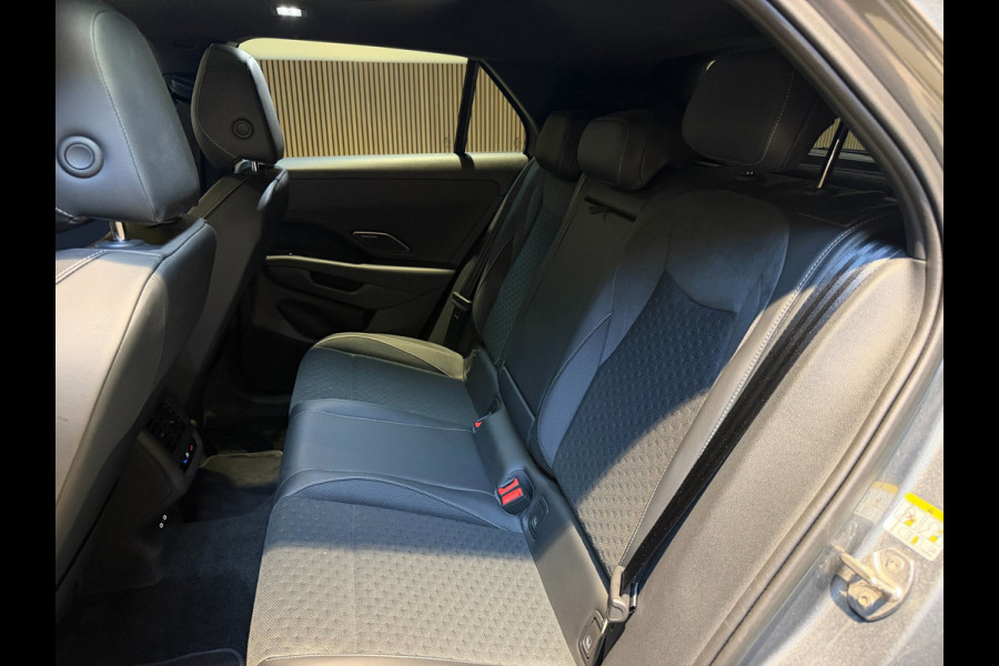 Volkswagen T-Roc 1.5 eTsi R-Line First Edition|Pano|Matrix|Keyless|H&K|HUD|360|