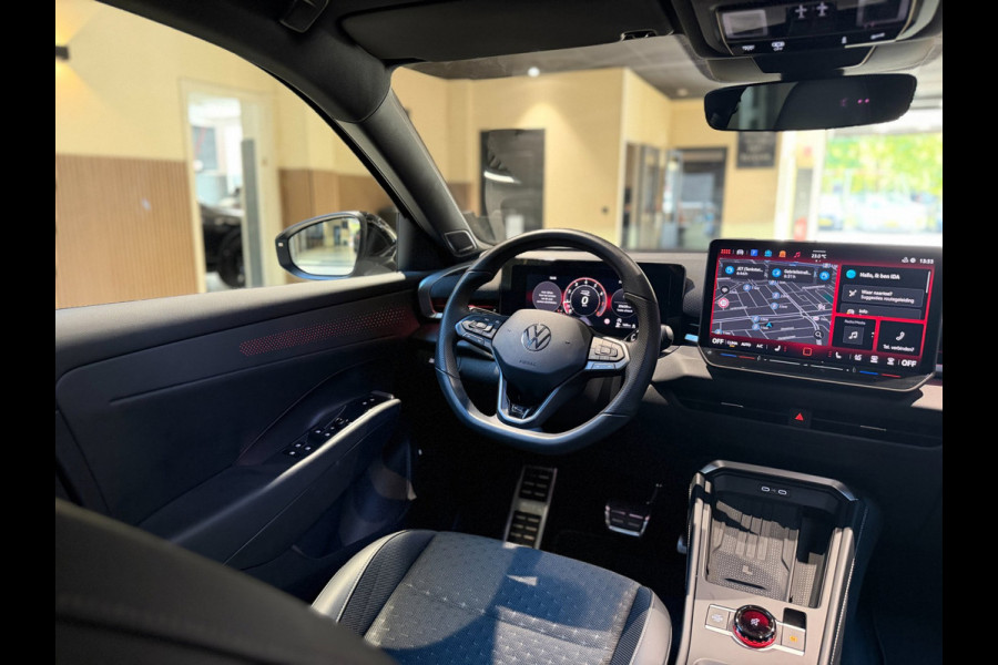 Volkswagen T-Roc 1.5 eTsi R-Line First Edition|Pano|Matrix|Keyless|H&K|HUD|360|