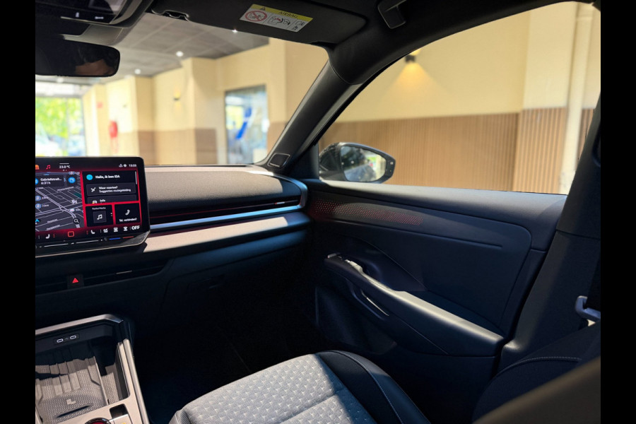 Volkswagen T-Roc 1.5 eTsi R-Line First Edition|Pano|Matrix|Keyless|H&K|HUD|360|