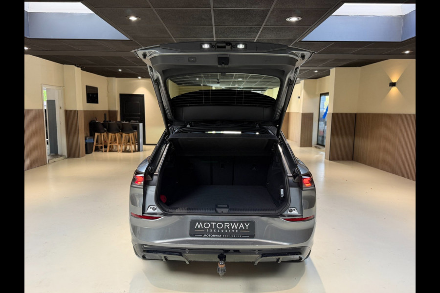 Volkswagen T-Roc 1.5 eTsi R-Line First Edition|Pano|Matrix|Keyless|H&K|HUD|360|