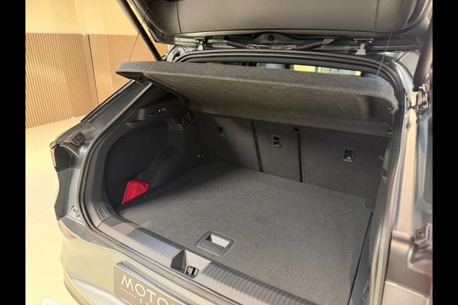 Volkswagen T-Roc 1.5 eTsi R-Line First Edition|Pano|Matrix|Keyless|H&K|HUD|360|