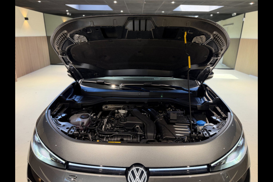 Volkswagen T-Roc 1.5 eTsi R-Line First Edition|Pano|Matrix|Keyless|H&K|HUD|360|