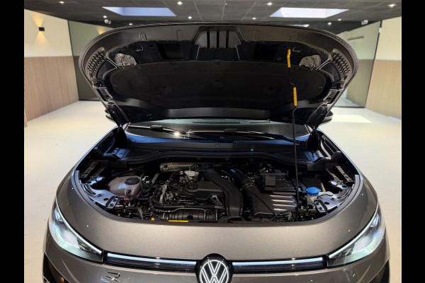 Volkswagen T-Roc 1.5 eTsi R-Line First Edition|Pano|Matrix|Keyless|H&K|HUD|360|