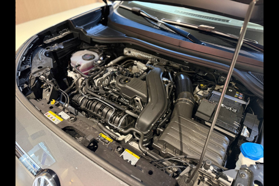 Volkswagen T-Roc 1.5 eTsi R-Line First Edition|Pano|Matrix|Keyless|H&K|HUD|360|