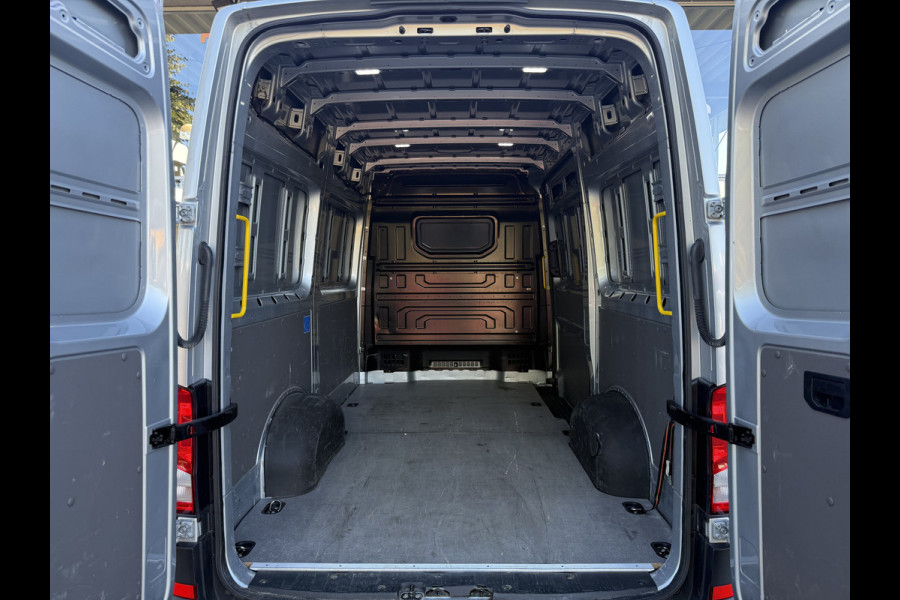 Volkswagen Crafter 35 2.0 TDI 140PK L3H3 | PDC | Airco | Trekhaak 3T