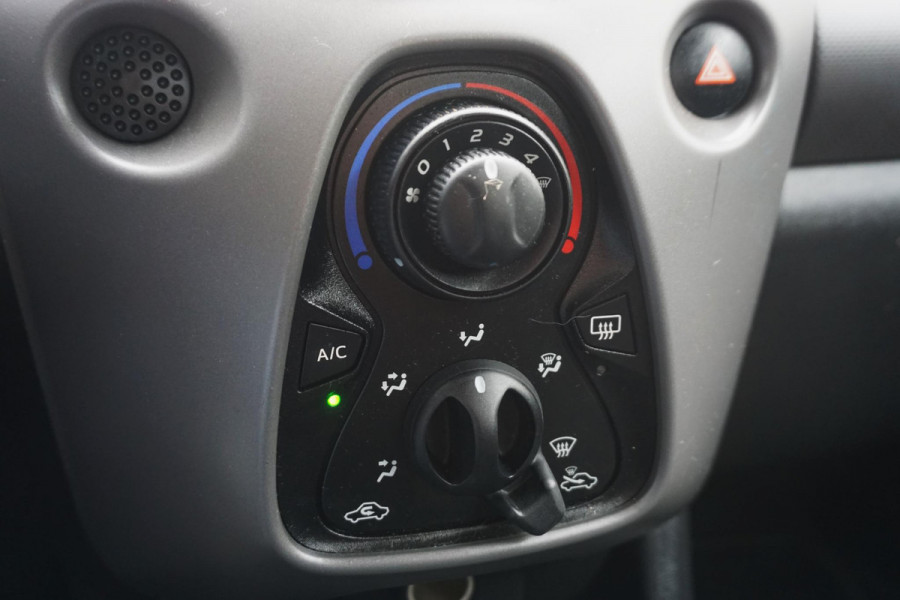 Peugeot 108 1.0 e-VTi Active/CARPLAY/CAMERA/DAB/AIRCO!