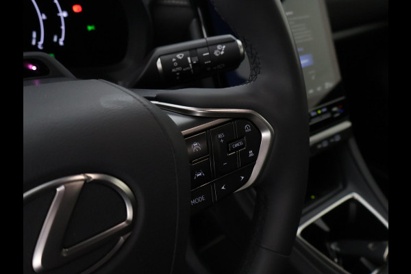 Lexus LBX 1.5 Business Line Bi-Tone 2WD | Dodehoek detectie | Stuur- & Stoelverwarming | Navigatie | Parkeersensoren