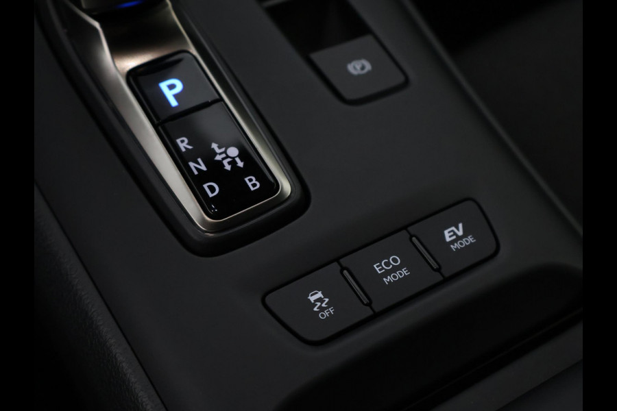 Lexus LBX 1.5 Business Line Bi-Tone 2WD | Dodehoek detectie | Stuur- & Stoelverwarming | Navigatie | Parkeersensoren