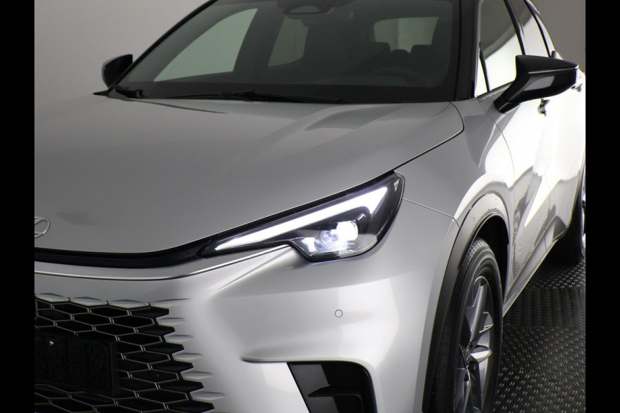 Lexus LBX 1.5 Business Line Bi-Tone 2WD | Dodehoek detectie | Stuur- & Stoelverwarming | Navigatie | Parkeersensoren
