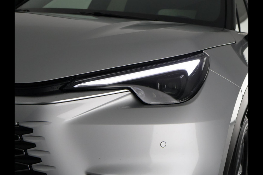 Lexus LBX 1.5 Business Line Bi-Tone 2WD | Dodehoek detectie | Stuur- & Stoelverwarming | Navigatie | Parkeersensoren