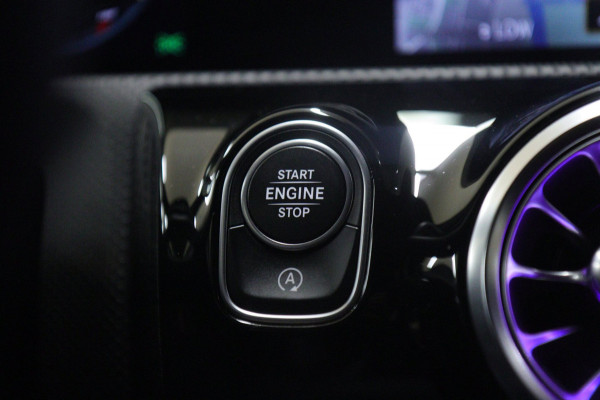 Mercedes-Benz CLA-Klasse 200 Business Solution AMG PANO/CAM/KEYLESS/LANEASSIST/VOL