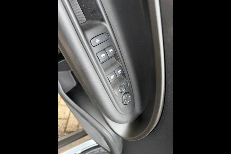 Jeep Avenger 1.2 e-Hybrid Altitude, Rijklaarprijs / 12 mnd Bovag garantie