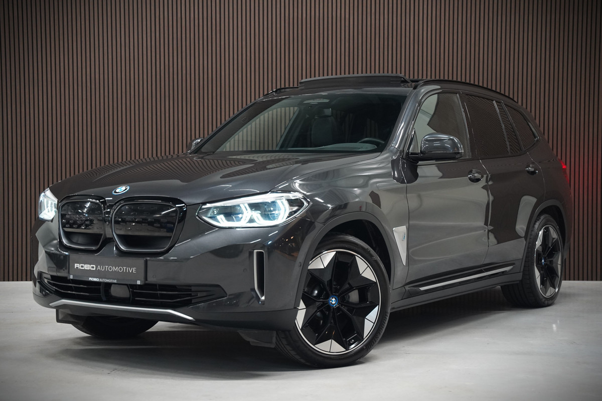 BMW iX3 High Executive 80 kWh | Panoramadak | Harman Kardon | Stoelverwarming | Adaptive Cruise Control | Head-Up Display | Memory Seat | 360 Camera | Ambiance Verlichting | Adaptief Onderstel | Adaptive LED | Trekhaak |