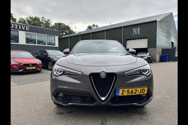 Alfa Romeo Stelvio 2.2 JTD AWD Veloce Automaat | VAN: € 34.900- VOOR: € 32.877,- UW HERFSTVOORDEEL: € 2.023,- | CAMERA| STOEL + STUURVERWARMING + MEMORY| KEY LESS ENTRY | LEDER | ADAPT. CRUISE CONTROL | 12 MND BOVAG GARANTIE