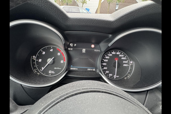 Alfa Romeo Stelvio 2.2 JTD AWD Veloce Automaat | VAN: € 34.900- VOOR: € 32.877,- UW HERFSTVOORDEEL: € 2.023,- | CAMERA| STOEL + STUURVERWARMING + MEMORY| KEY LESS ENTRY | LEDER | ADAPT. CRUISE CONTROL | 12 MND BOVAG GARANTIE