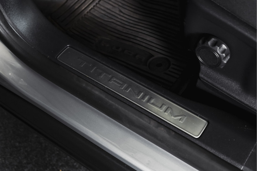Ford Kuga 2.5 PHEV Titanium | Winterpakket | PDC V+A | Camera V+A | Navi + Carplay | Adapt. Cruise | PDC | Elek. Klep | LM 18" |