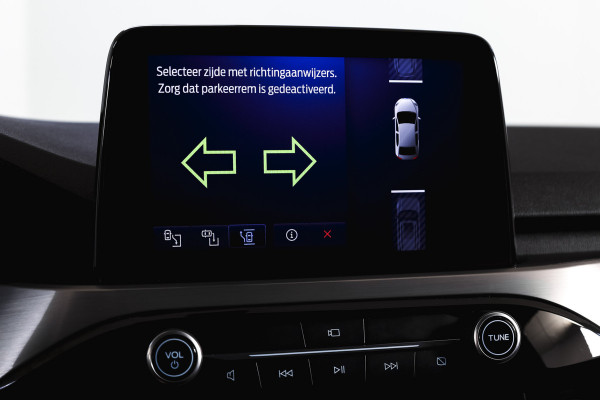 Ford Kuga 2.5 PHEV Titanium | Winterpakket | PDC V+A | Camera V+A | Navi + Carplay | Adapt. Cruise | PDC | Elek. Klep | LM 18" |