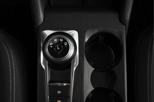 Ford Kuga 2.5 PHEV Titanium | Winterpakket | PDC V+A | Camera V+A | Navi + Carplay | Adapt. Cruise | PDC | Elek. Klep | LM 18" |