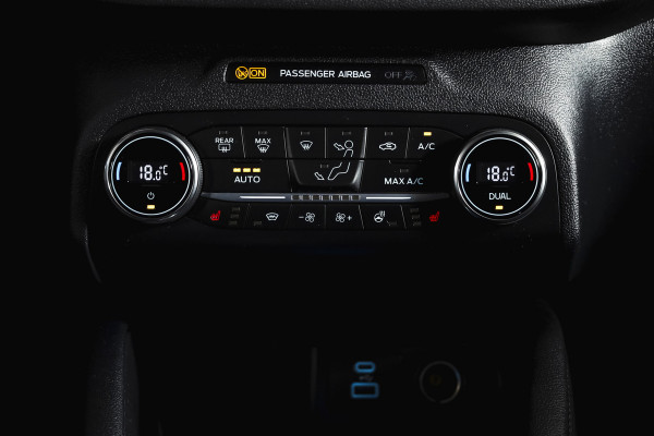 Ford Kuga 2.5 PHEV Titanium | Winterpakket | PDC V+A | Camera V+A | Navi + Carplay | Adapt. Cruise | PDC | Elek. Klep | LM 18" |
