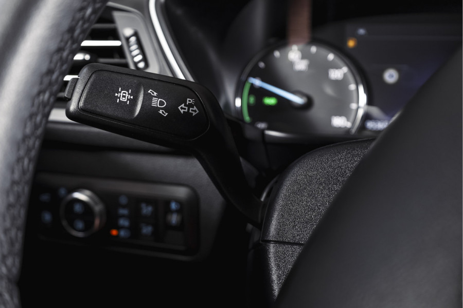 Ford Kuga 2.5 PHEV Titanium | Winterpakket | PDC V+A | Camera V+A | Navi + Carplay | Adapt. Cruise | PDC | Elek. Klep | LM 18" |