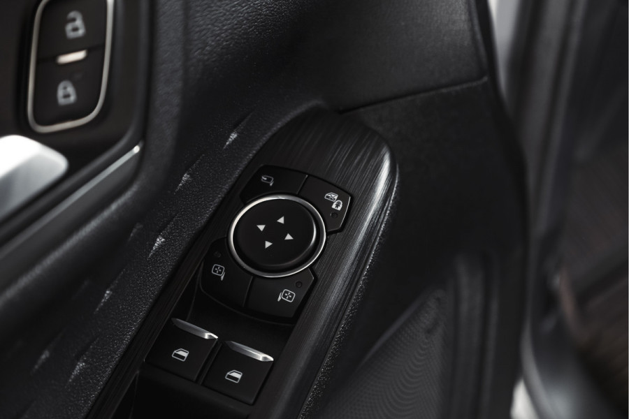 Ford Kuga 2.5 PHEV Titanium | Winterpakket | PDC V+A | Camera V+A | Navi + Carplay | Adapt. Cruise | PDC | Elek. Klep | LM 18" |