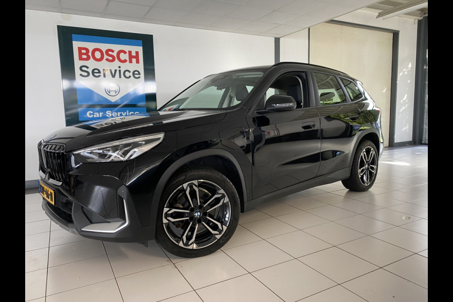 BMW X1 25 E x Drive Leer / Carplay / Elec achterklep / Camera /19 inch velgen
