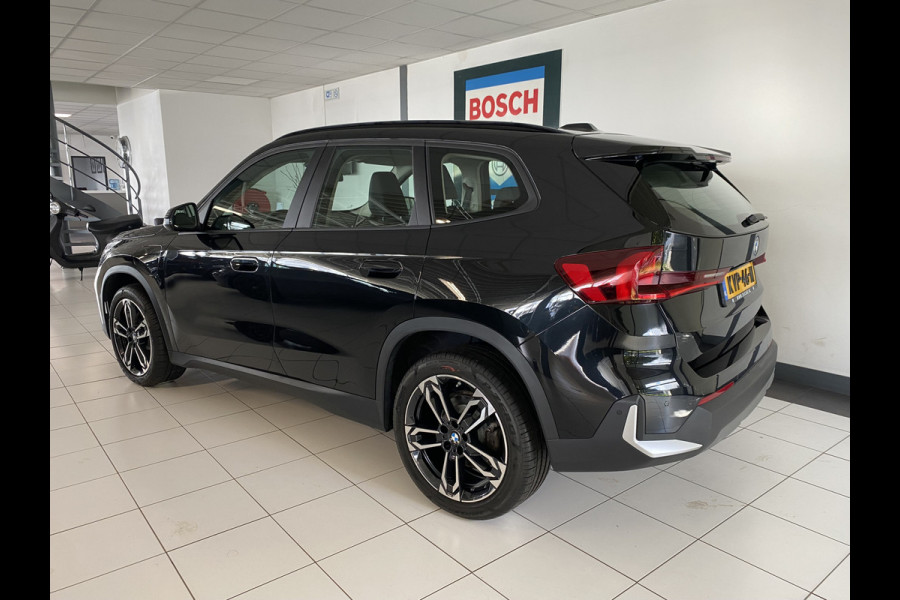 BMW X1 25 E x Drive Leer / Carplay / Elec achterklep / Camera /19 inch velgen