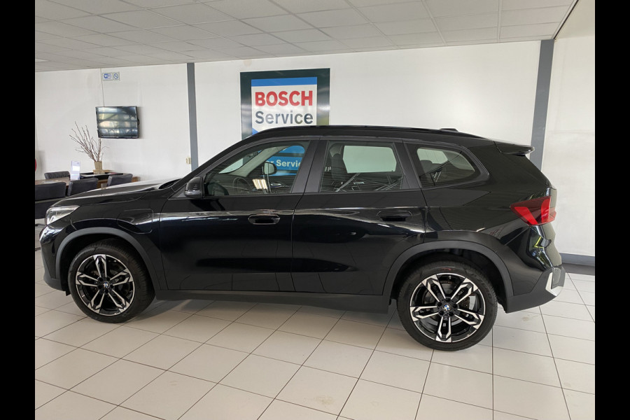 BMW X1 25 E x Drive Leer / Carplay / Elec achterklep / Camera /19 inch velgen