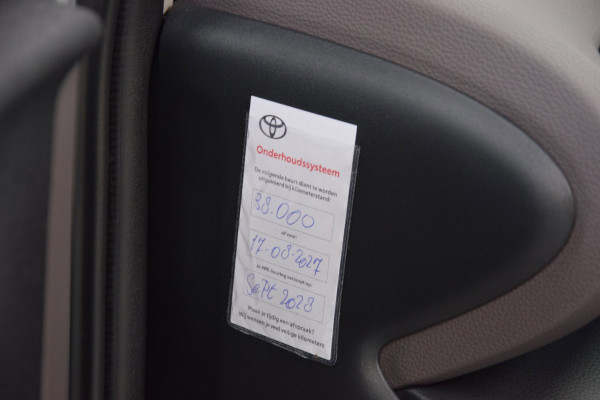 Toyota Yaris Cross 1.5 Hybrid Adventure Bi-Tone Hud Navi|Panoramadak|Garantie|Dealer Onderhouden